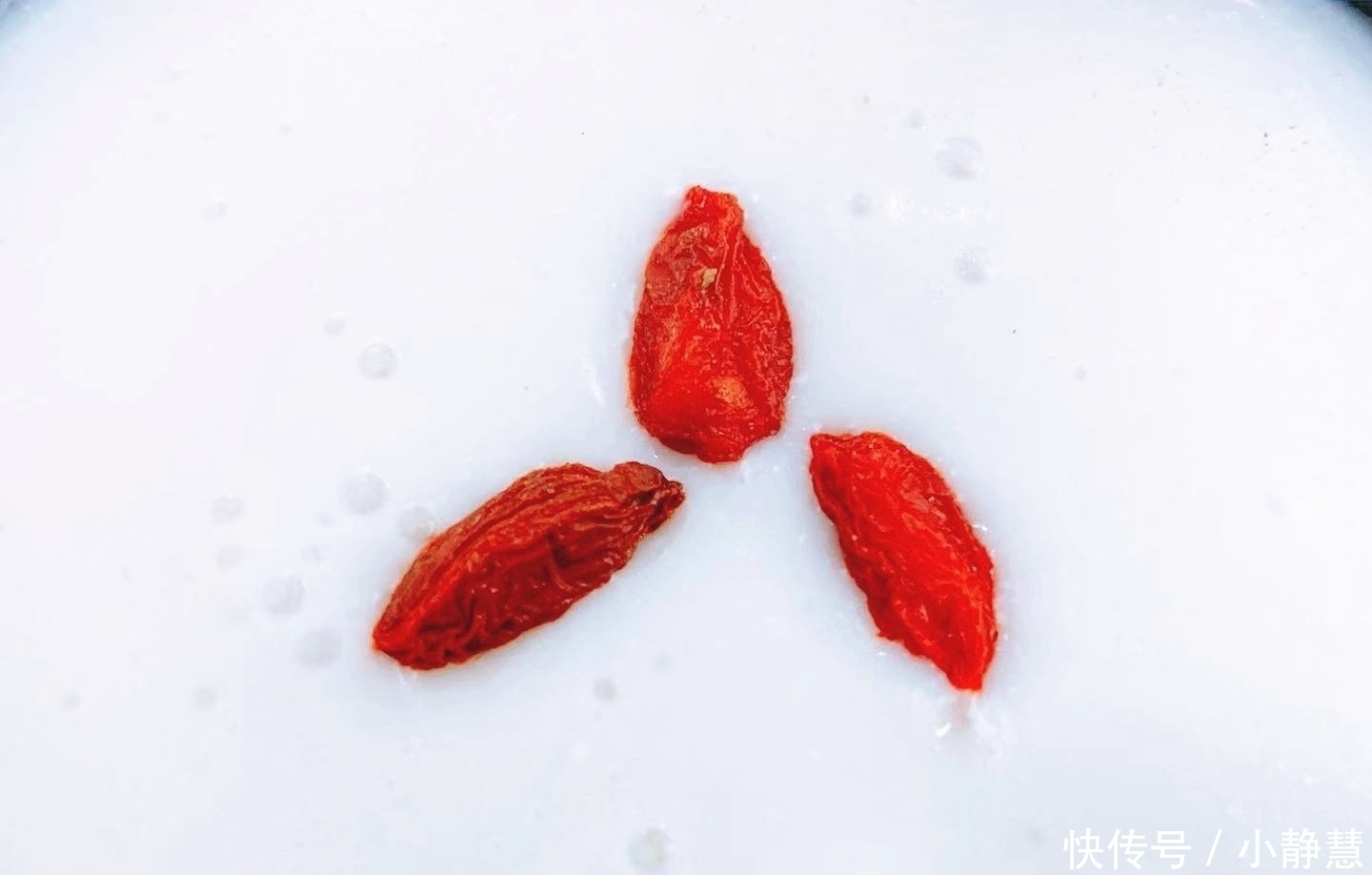 花生和此物是天生一对,每周吃2次,皮肤光滑不长皱纹,裸妆也美