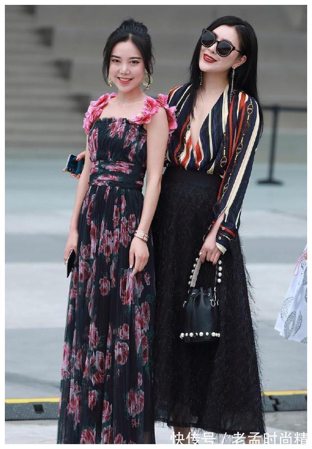 鲜花 难怪已经三十岁了,还能这般的有气质,这条蕾丝花裙才是关键