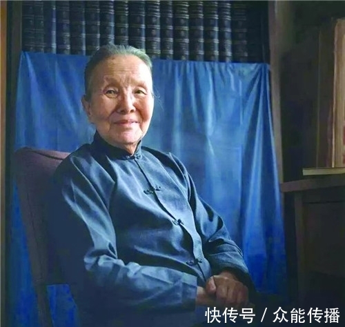 墓碑#冰心做错了什么?为何孙子要在她墓碑上泼红漆,写上“枉为人表”