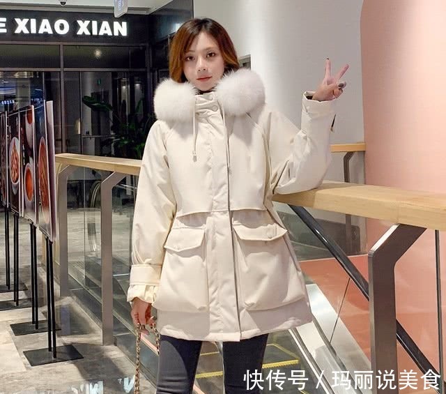 毛领 羽绒服+阔腿裤,才是今冬最时髦的搭配,尤其这几款,怎么穿都美