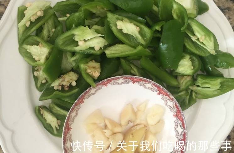 回锅肉怎么做才正宗？掌握4个技巧，软嫩可口，香浓不腻，太下饭