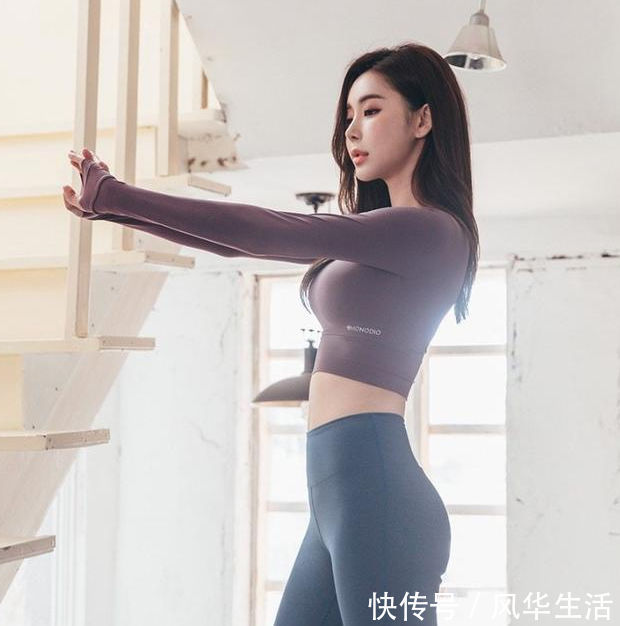 时尚|街拍美女气质很好的紧身打底裤小姐姐,穿出独特的气质感