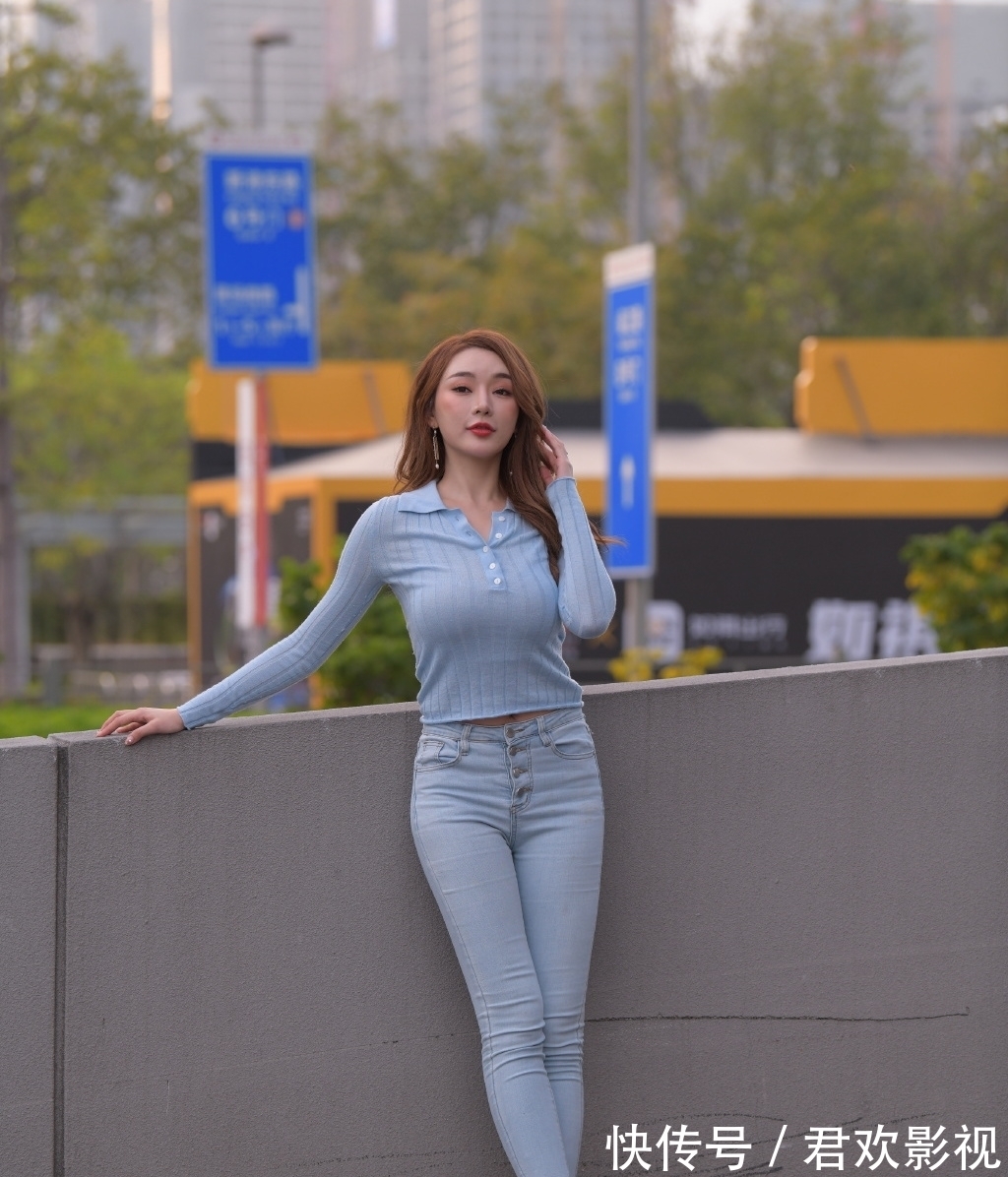 女孩 微胖女孩的日常穿搭,休闲显瘦牛仔裤,让造型轻松变好看