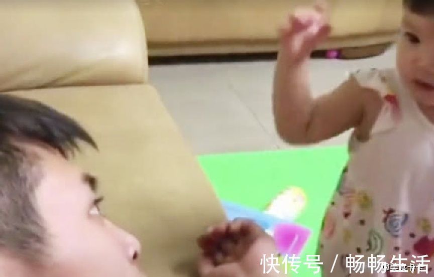 爸爸|萌宝打爸爸一巴掌,看见爸爸脸色不好,宝宝赶紧撒娇喊爸爸