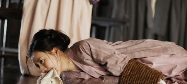 元朝|当朝权臣，攻入皇宫欲对皇后不轨，皇后为活命奉上处子身的女儿