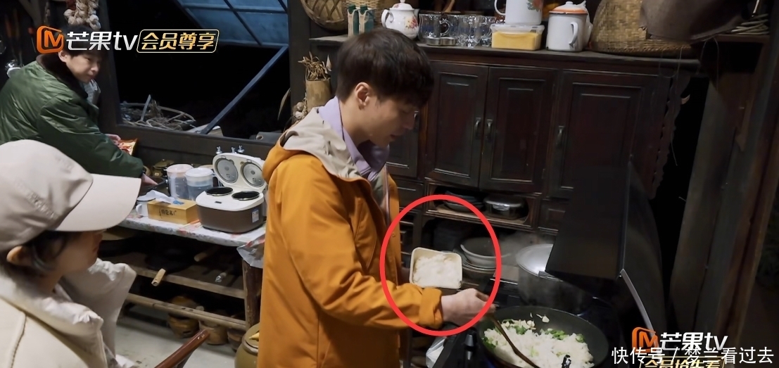 吃苦是作秀?《向往5》镜头扫到外卖盒饭,节目组对张艺兴太宠爱