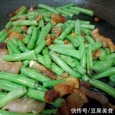 五花肉|#不容错过的鲜美滋味#五花肉焖豆角