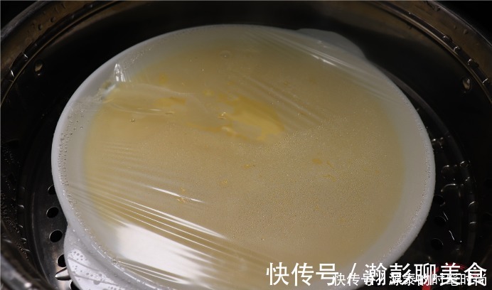蒸鸡蛋羹时,开水比例才是关键!掌握一个诀窍,鸡蛋如布丁嫩滑