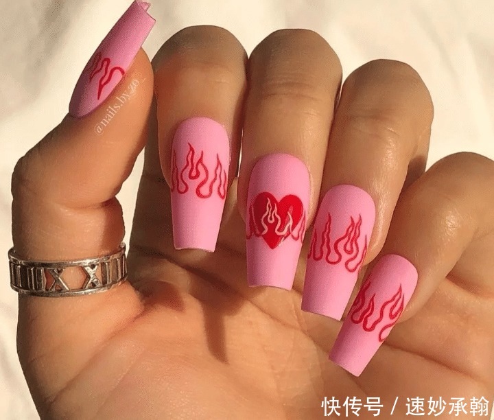 风格超酷的欧美风美甲,拿图去做!