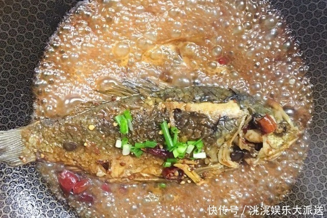 干辣椒|鲫鱼怎么做大叔教你红烧鲫鱼,鲜香味美,简单易做,超级好吃!