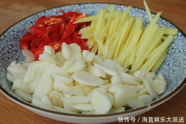  夏日|夏日必备下饭菜腌黄瓜，爽脆开胃比吃肉都过瘾，一次三斤不够吃