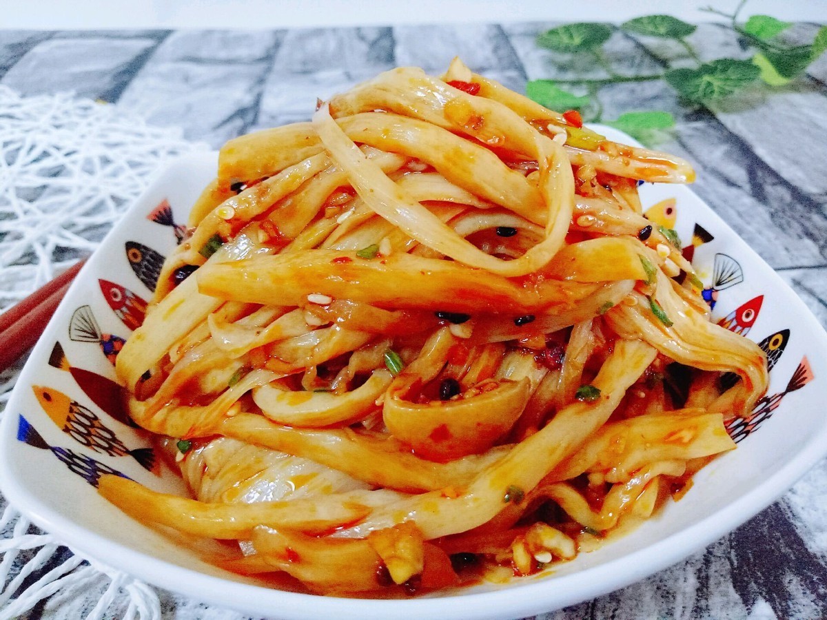 王小厨|此菜被称为“消食菜”,比肉好吃,消食开胃,花3块钱能做一大盘