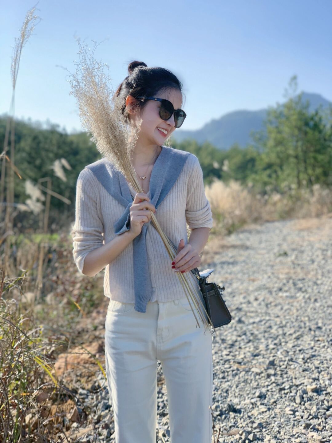 气质|3、40岁小个子该怎么穿?卫衣搭配半身裙时髦显高,还能提升气质