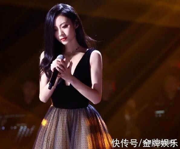 《好声音》决出总冠军!伍珂玥战胜王靖雯夺冠,是否实至名归