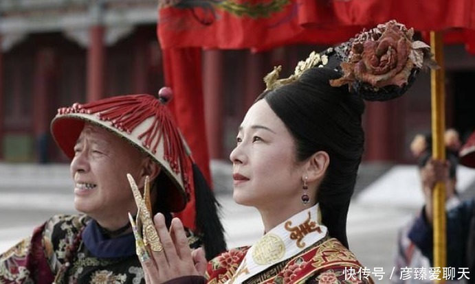 超过|她陪伴慈禧19年，年俸禄超过亲王，为何一生不敢照相？