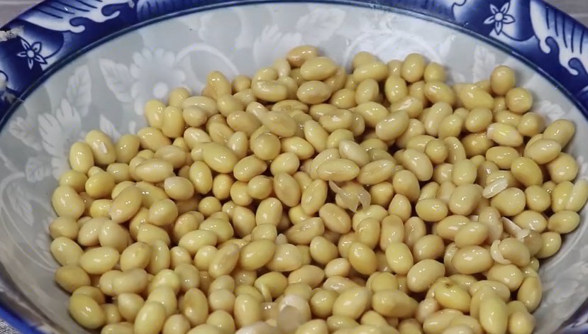 黄豆别打豆浆，教你高龄人最爱的吃法，每天一碗，三高平稳身体棒