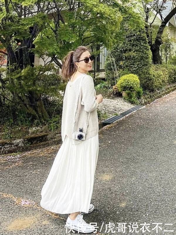 懂穿衣的日本40岁女人，早春最爱简约休闲风，尽显美丽与成熟
