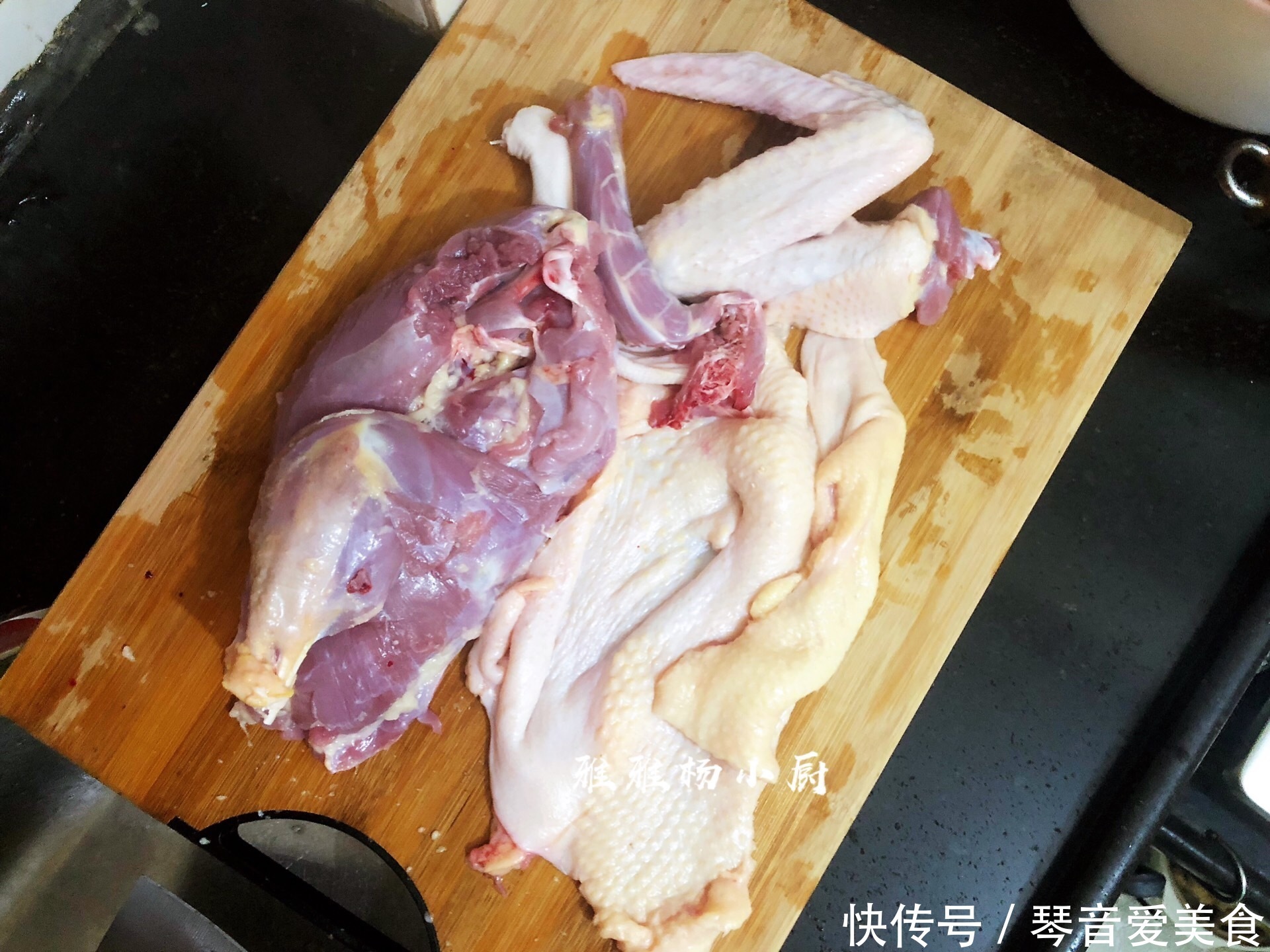 把鸭皮|鸭肉和此是绝配,简单爆炒,香嫩开胃,润而不燥,下酒又下饭