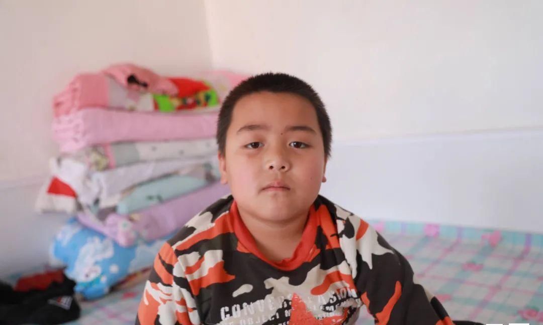 6岁男童成“玻璃人”,不敢玩不敢交朋友,向奶奶哭诉:我好孤独