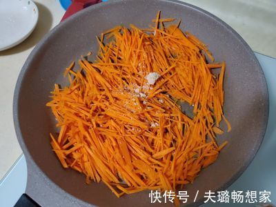 懒人版|早餐经常来不及做教你懒人版胡萝卜鸡蛋饼做法,营养丰富还美味