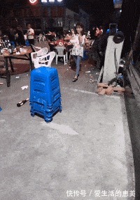 |搞笑GIF趣图:下次再也不去你家了,真特么危险