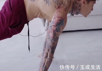 变式|尝试过多种俯卧撑后,还是觉得这4个变式好让你胸肌更宽厚