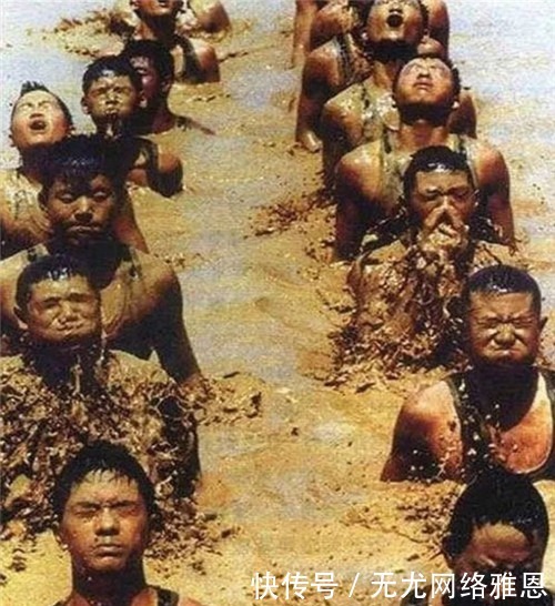 98年抗洪抢险,董万瑞将军在前线看到儿子:看你的手,不够黑