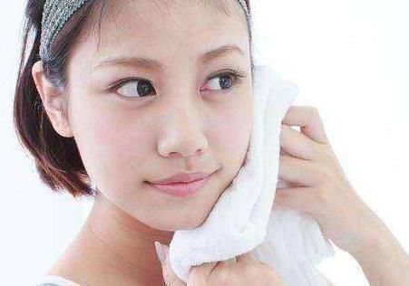 皮肤|女生洗脸时的3个“禁忌”,难怪脸越洗越丑,尤其第3易长螨虫哦