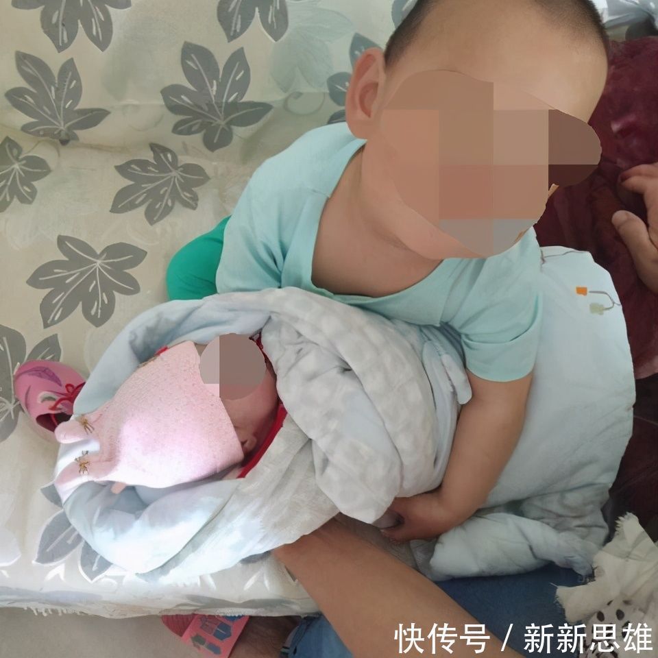 大宝|哥哥一亲近刚出生的妹妹,妹妹就莫名哭泣,妈妈打开襁褓脸都变了