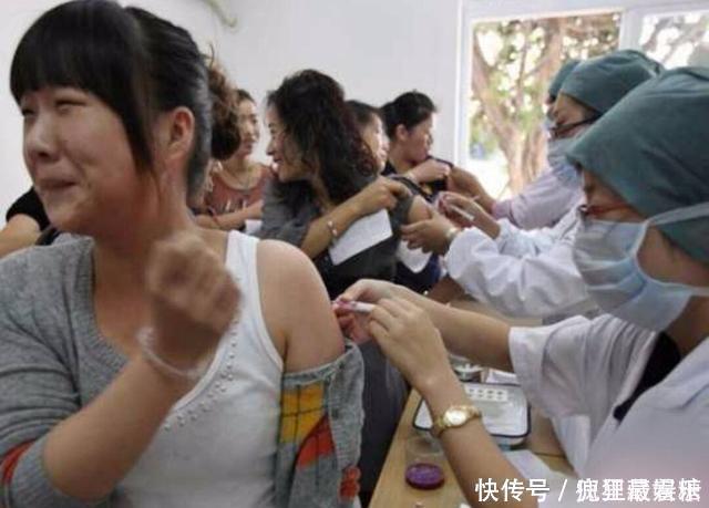 宝宝|笑喷!戏精小宝宝每次去打预防针,就装睡叫不醒,护士一针见效