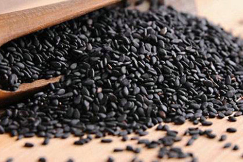 烦恼|多吃这些食物让你远离脱发烦恼 黑芝麻可促进黑色素形成