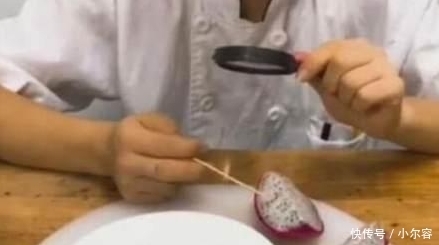 走红|海底捞又走红了,顾客要吃无籽火龙果,服务员一波操作后服气了!