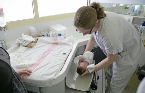 标准|小孩子每个月增重多少才算是正常范围，符合这个标准，宝妈就放心