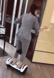 |搞笑GIF：我就用它来送个快递，看什么看？