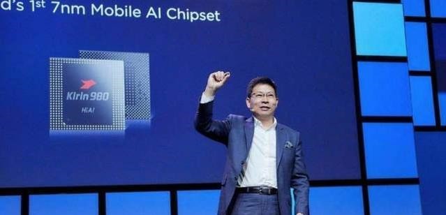 见证历史性一刻!华为麒麟990曝光终用上完全自研架构!