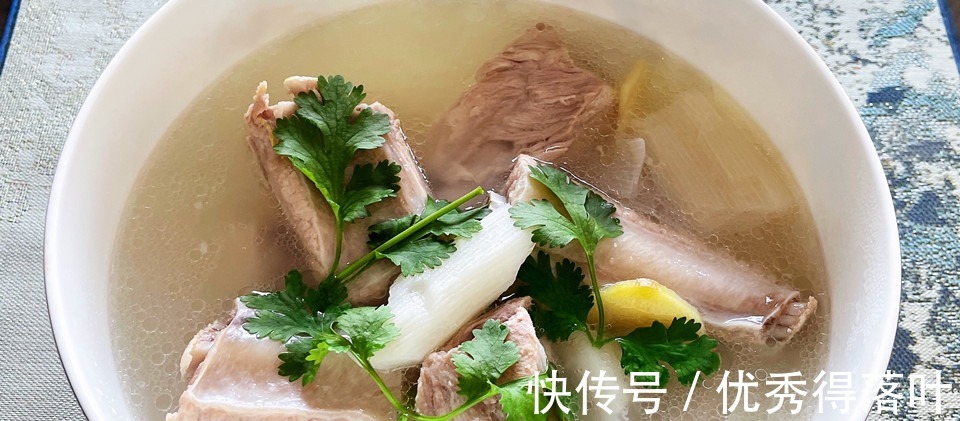 煮猪肉炖排骨时,切记“3不放”,肉香味道正,无腥味无异味!