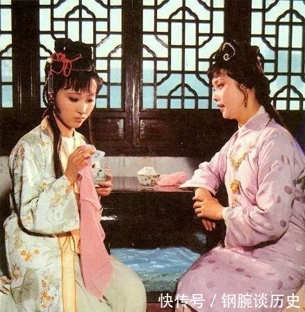 卑贱|孤儿寡母,出生卑贱,宝钗凭啥稳坐宝二奶奶位置? 她身边有何高人