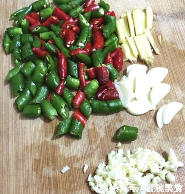 尖椒|遇到这种鱼我总要买2斤,含钙量特别高,家里小美女吃了长高高!