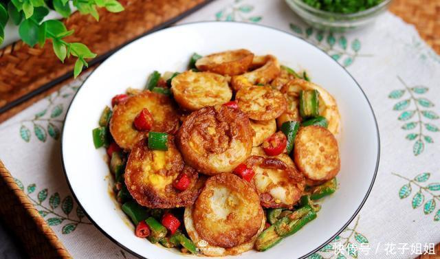 外焦里嫩|辣椒炒蛋又有新做法，外焦里嫩，香辣下饭，比传统做法好吃10倍