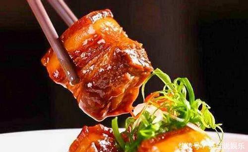 做红烧肉时,糖要直接下锅这一步不正确,难怪红烧肉又苦又柴!