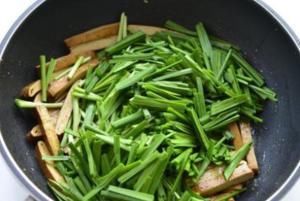 大厨|原来韭菜和此菜才是天生一对,大厨教你一招,上桌一下就抢完