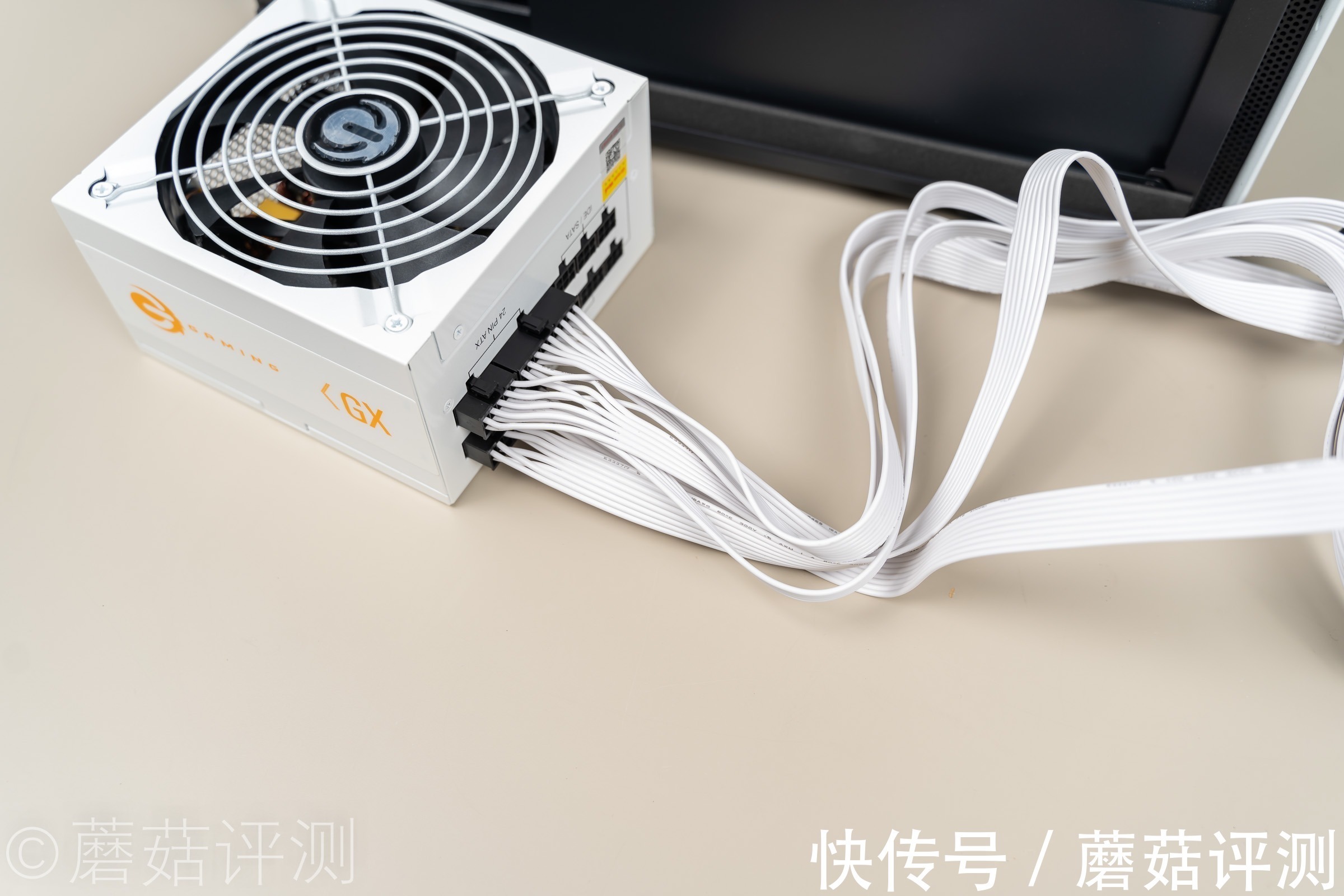 电源|黑白搭配，搭建白色主题机箱、记一次10850K+RTX3070Ti装机