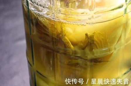 外婆用了60年的腌酸菜配方,不放盐3天变酸,比老坛酸菜还酸爽!
