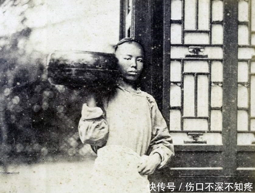 老照片|清朝老照片：图二是一品诰命夫人，图四是脚踏两条船的渔夫