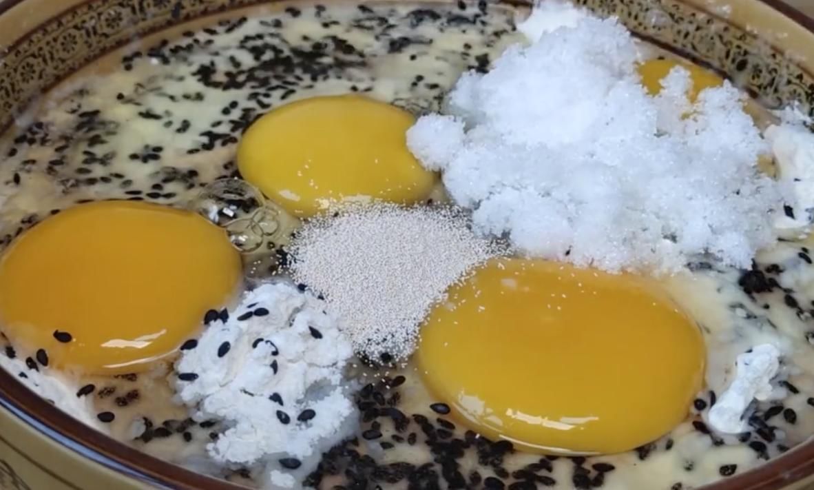 学会|1分钟学会用面粉做道“鸡蛋空心饼”,香甜美味,蓬松暄软