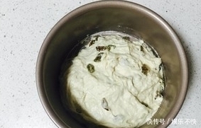 发糕|婆婆做发糕不用手和面，一双筷子就搞定！出锅后我不舍得切开！