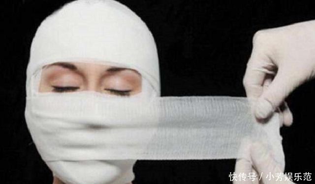 “粉红宝宝”为了美13年整形200多次，如今只能坐在轮椅上