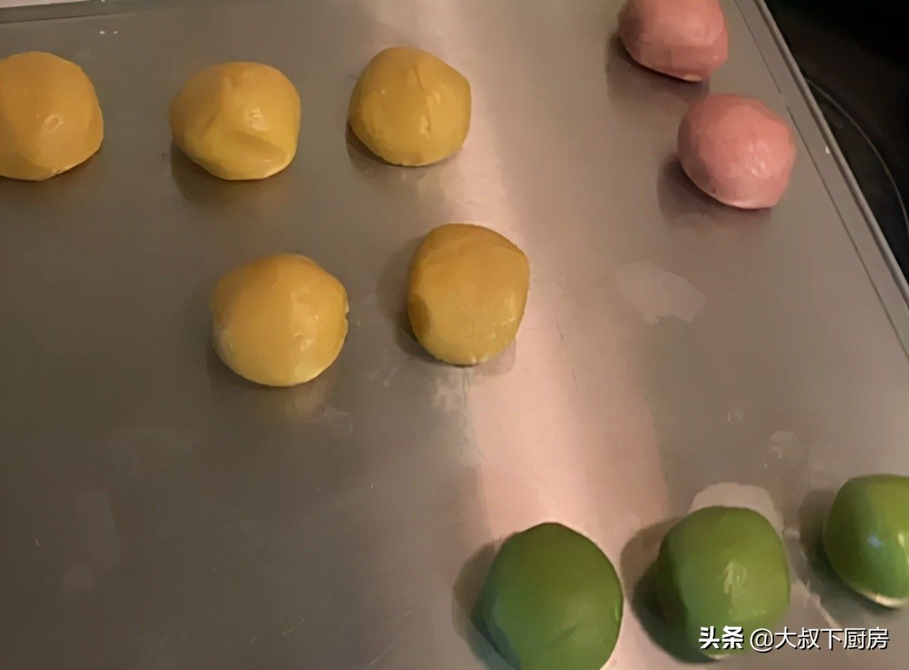 猪油|中秋甜点不能少！大叔教你自制蛋黄酥，外酥内软，做法非常简单