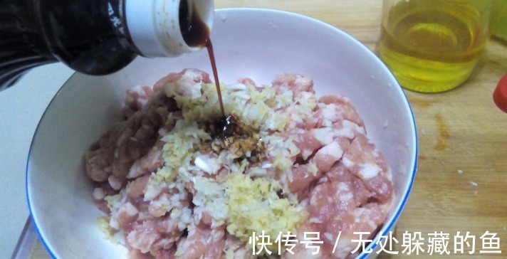汆肉丸这么做,肉嫩香味浓,个个煮不散,教您详细做法,快来学!