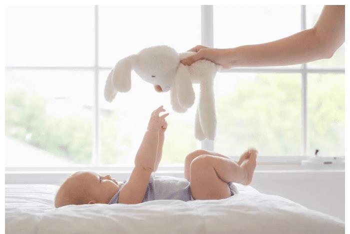 头部|我家宝宝后脑勺比较凸,月嫂一直让两边侧睡,有道理吗?靠谱吗